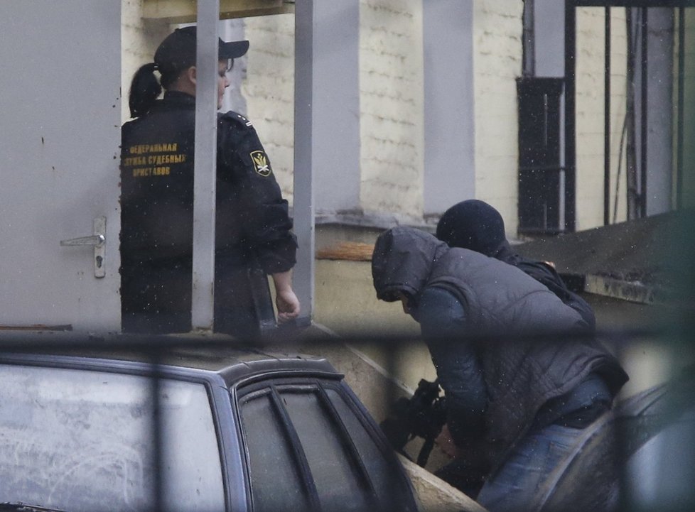 V souvislosti s vraždou ruského opozičního politika Borise Němcova bylo zadrženo celkem pět mužů.