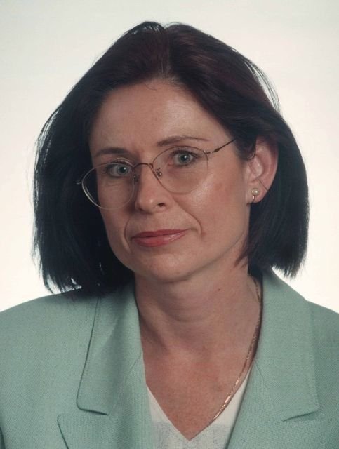 Miroslava Němcová v roce 1998. Oficiální foto, které měla po prvním zvolení na průkazu poslankyně