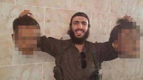 Němec se fotil s uřezanými hlavami: Džihádista dostal za válečný zločin 2 roky 