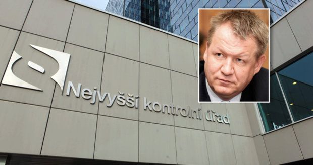 Nejvyšší kontrolní úřad zjistil v účetní uzávěrce ministerstva zdravotnictví chyby za pět miliard korun. Pouze administrativní chyba, reaguje ministr Němeček.