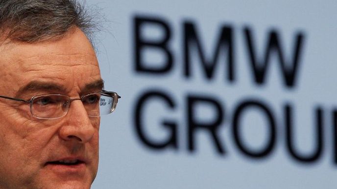 Německá automobilka BMW vyplatí zaměstnancům za loňský rok rekordní odměnu díky dobrým hospodářským výsledkům. Z těch těží i šéf podniku Norbert Reithofer, kterému loni stoupl plat na téměř 6,2 milionu eur (152 milionů Kč) z předloňských 4,3 milionu eur.