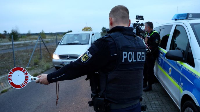 Německo zatím na svých hranicích zavedlo mobilní kontroly