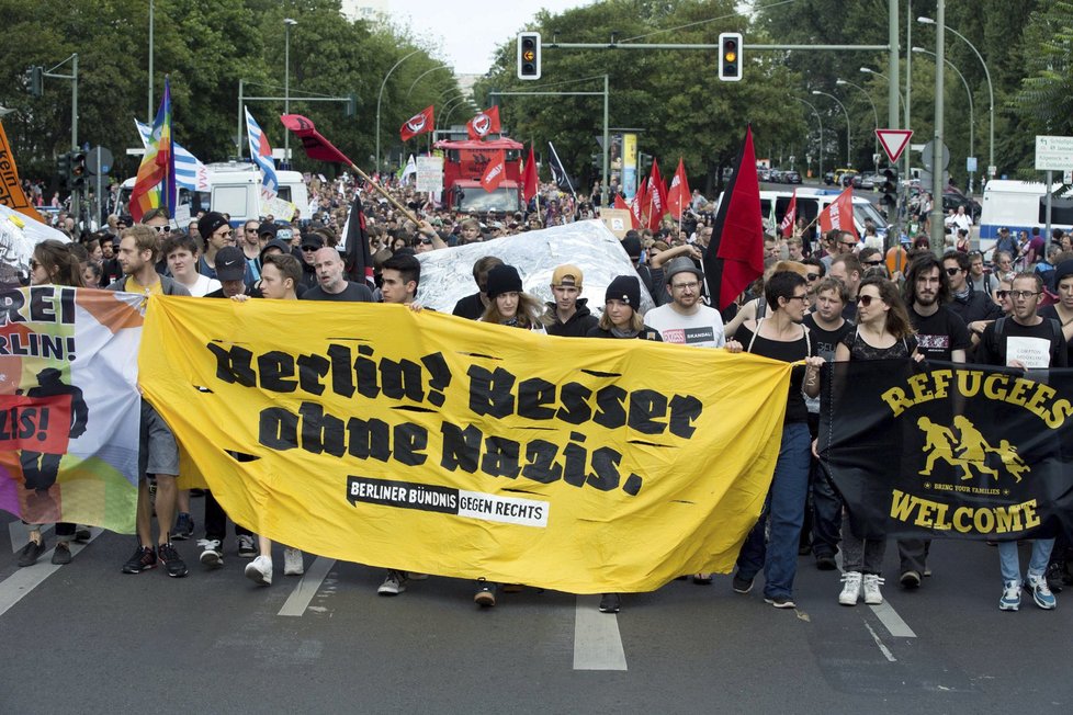 Demonstrace proti Merkelové v Berlíně