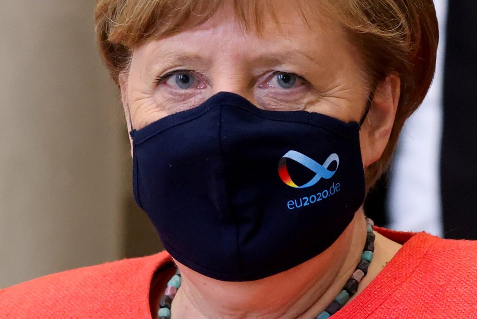 Německá kancléřka Angela Merkelová s rouškou (14. 7. 2020)