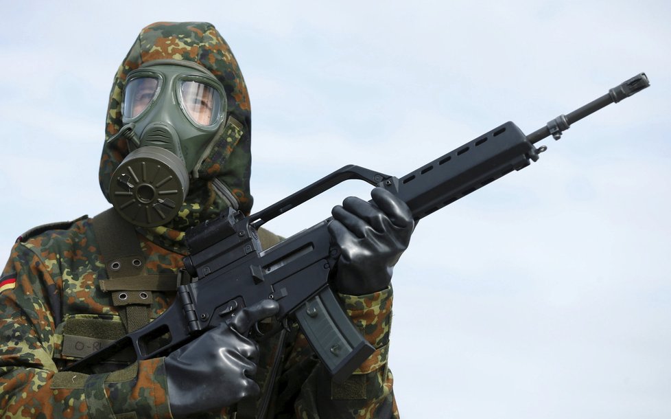 Německo chce civilisty ve zbrani: Mají „chránit“ vnější hranici NATO.