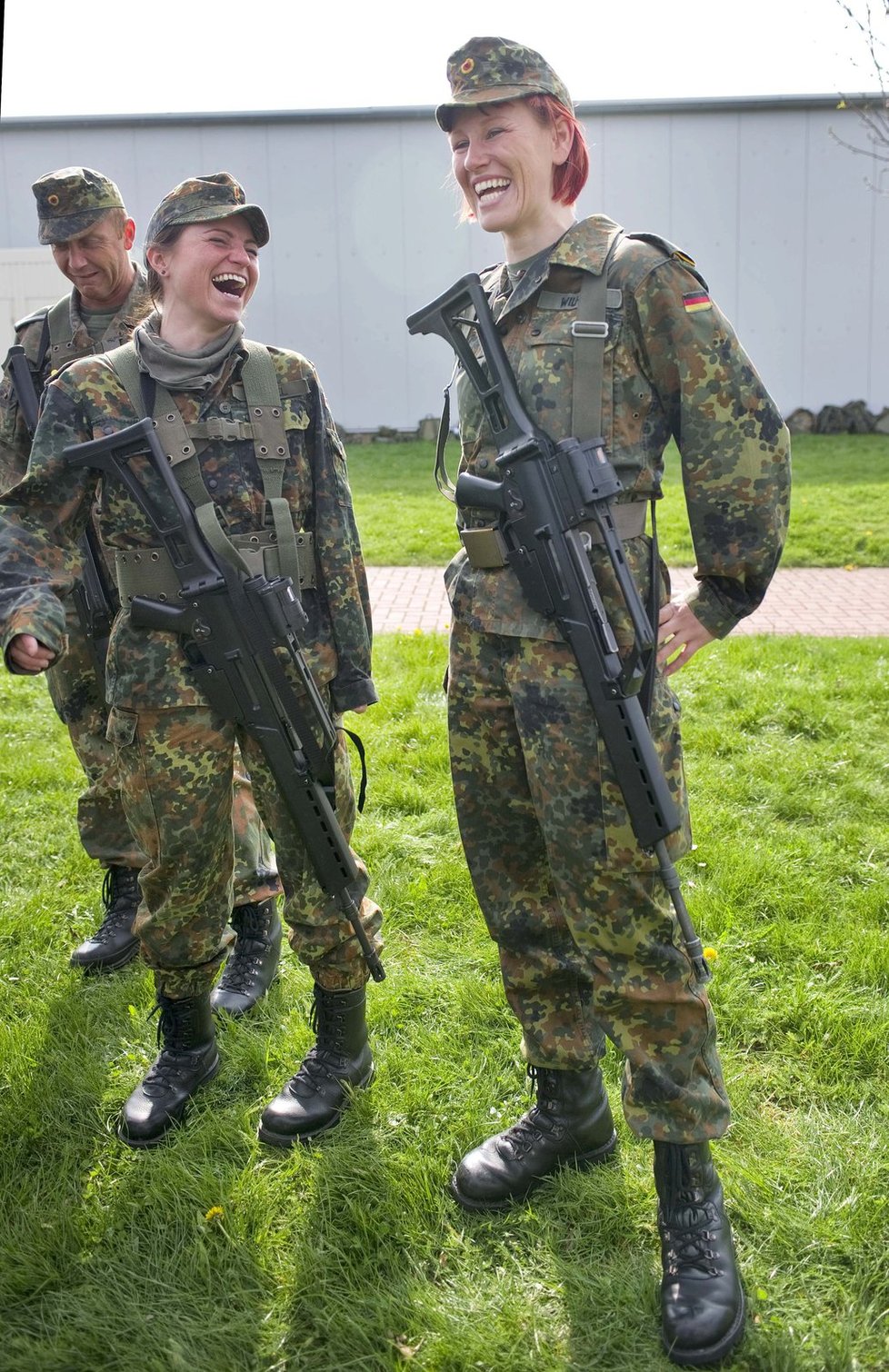 Německo chce civilisty ve zbrani: Mají „chránit“ vnější hranici NATO.