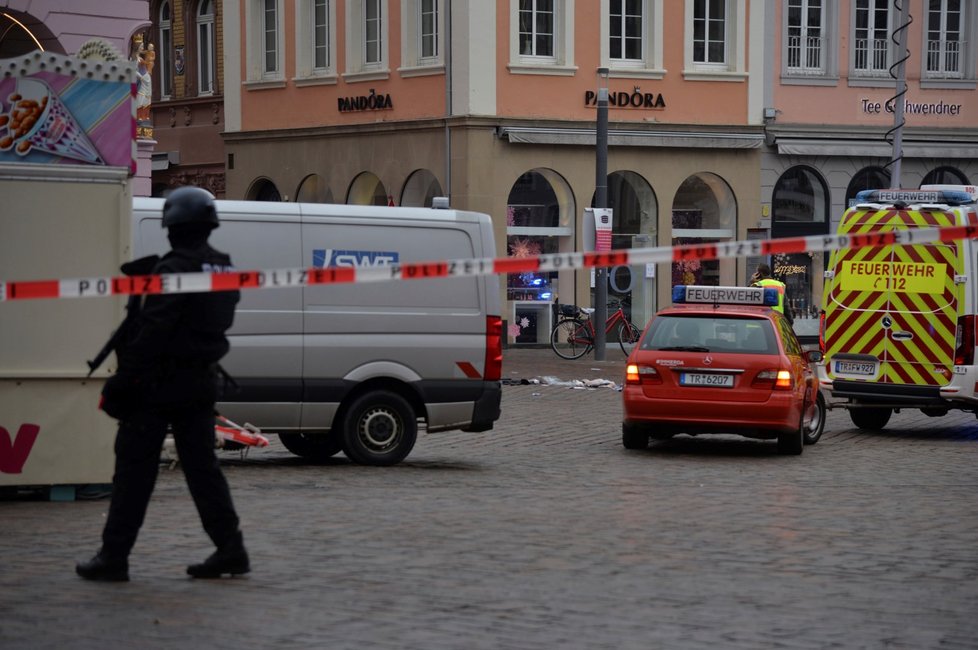 Auto zabíjelo na pěší zóně v Trevíru.