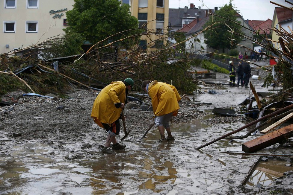 Záplavy v Bavorsku si vyžádaly tři mrtvé.