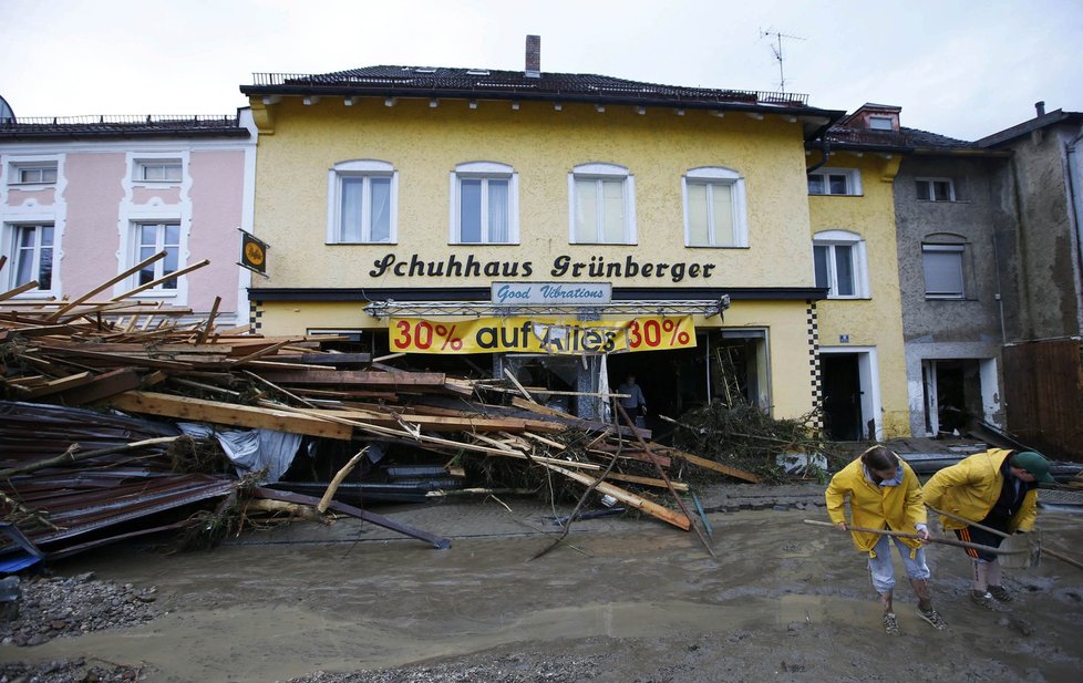 Záplavy v Bavorsku si vyžádaly tři mrtvé.