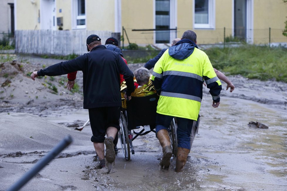 Záplavy v Bavorsku si vyžádaly 4 mrtvé.