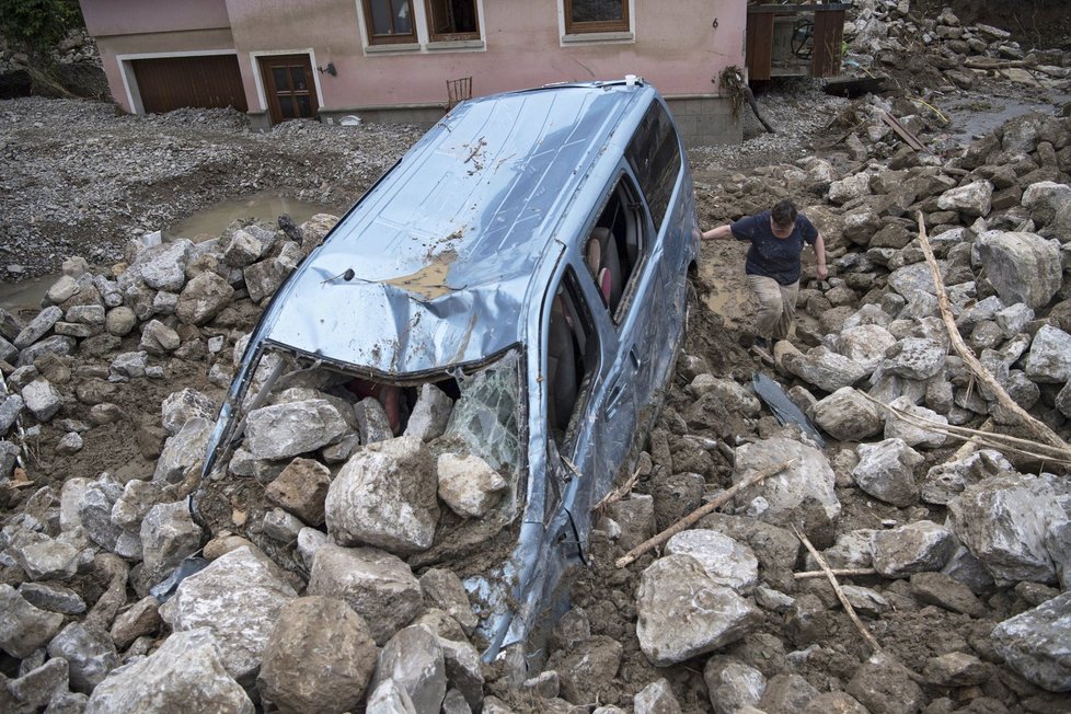 Záplavy v Bavorsku si vyžádaly tři mrtvé.