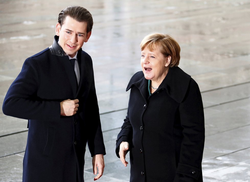 Přátelé se špehují? Německá kancléřka Merkelová při setkání s rakouským kancléřem Kurzem.