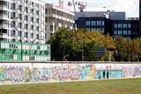 Zastánci zdi Trumpovi poslali „kousek“ té berlínské. Bílý dům se ho zdráhá přijmout