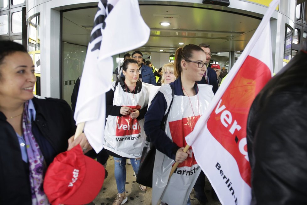 Stávkující pozemní personál berlínských letišť