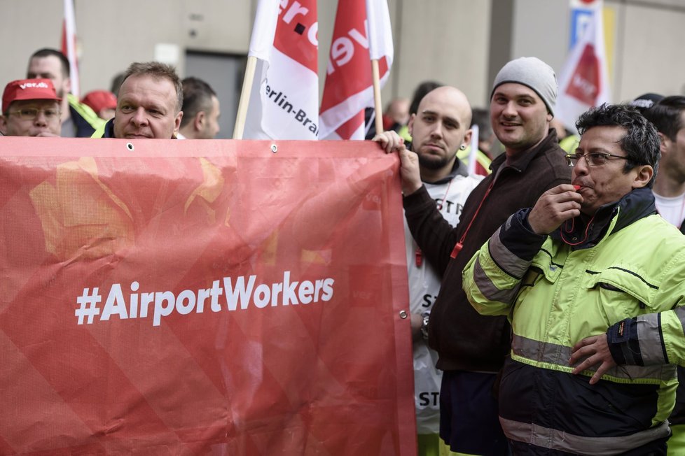 Stávkující zaměstnanci berlínských letišť