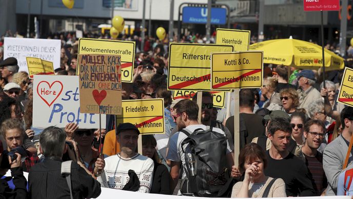 Demonstrace proti  růstu nájmů v německých městech - ilustrační snímek