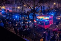 Berlín vyděsila střelba u zábavní haly: Jeden mrtvý, čtyři zranění. Pachatel je na útěku