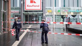 Němec ve městě Bottrop najížděl do lidí, čtyři zranil (1. 1. 2019).