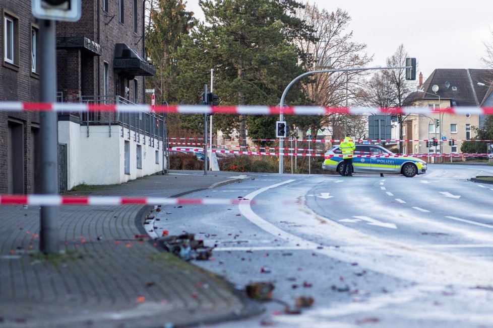 Němec ve městě Bottrop najížděl do lidí, čtyři zranil (1. 1. 2019).