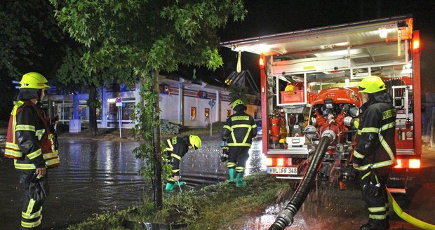 Hasiči zasahovali v Německu především u popadaných stromů