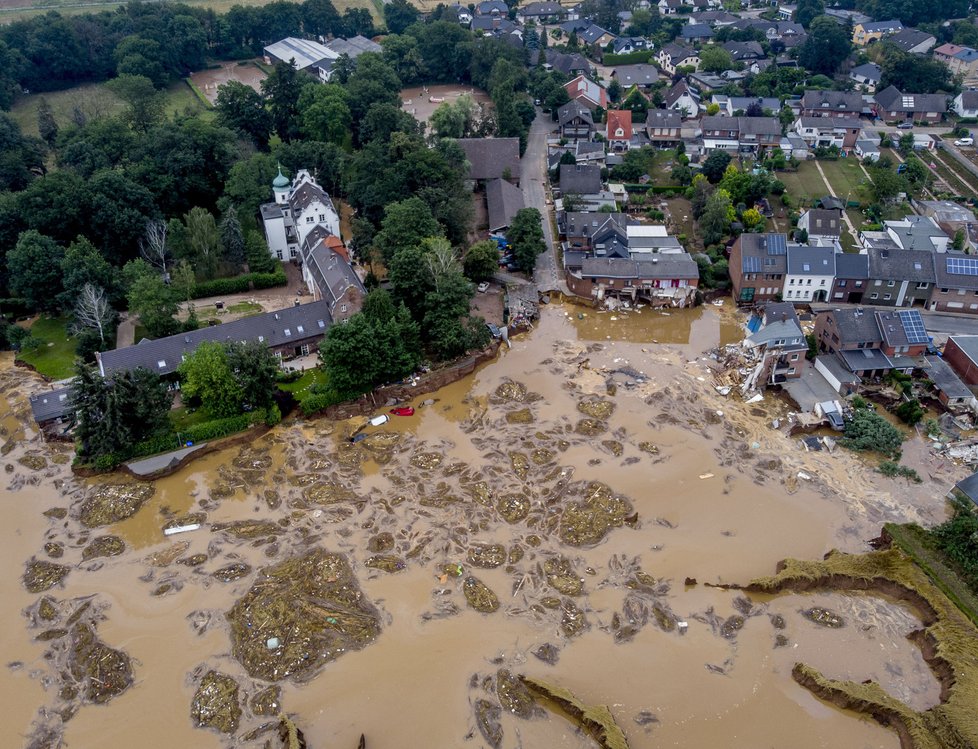Následky ničivých bouřek v německém Erftstadt-Blessem (17. 7. 2021)