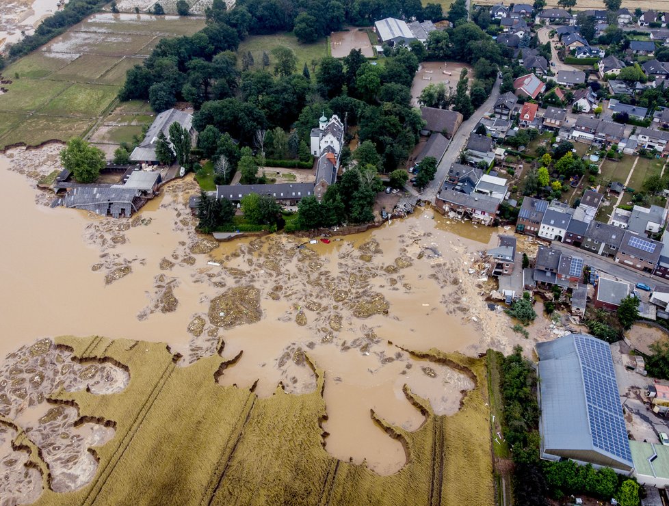 Následky ničivých bouřek v německém Erftstadt-Blessem (17. 7. 2021)