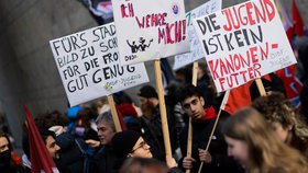 Protesty mladých Němců proti obnově povinné vojny (5. 12. 2025).