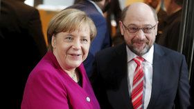 Šéfka CDU Angela Merkelová a šéf SPD Martin Schulz na společném jednání