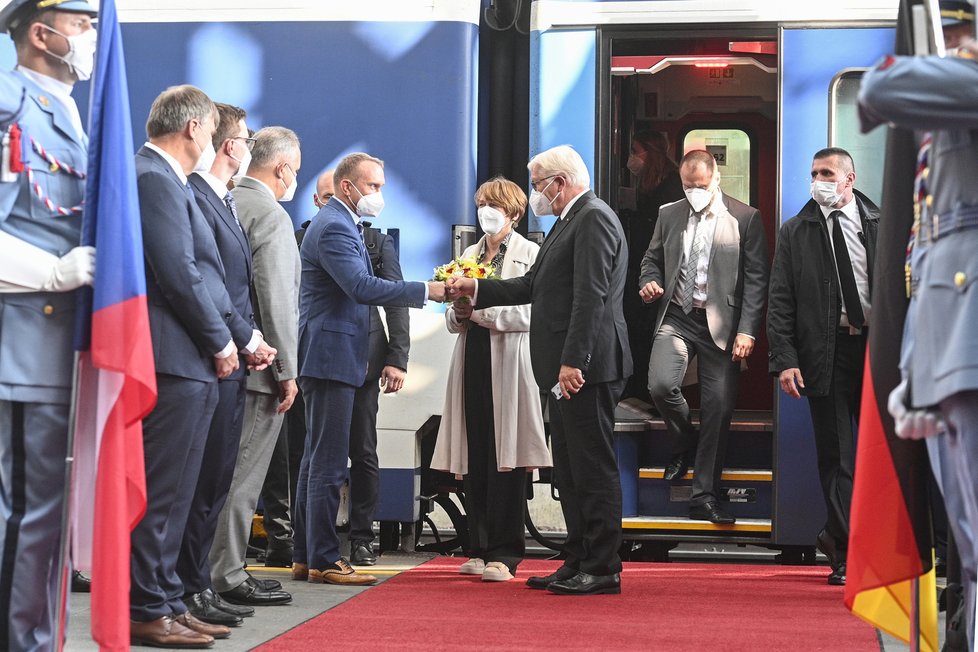 Německý prezident Frank-Walter Steinmeier s manželkou Elke přicestovali do Prahy vlakem z Berlína (25.8.2021)
