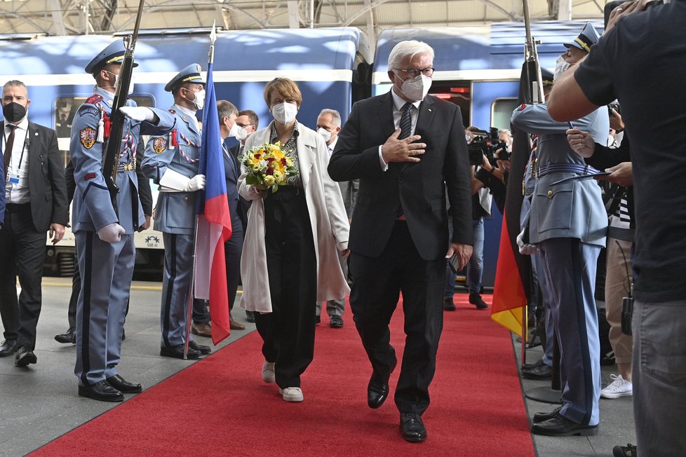 Německý prezident Frank-Walter Steinmeier s manželkou Elke přicestovali do Prahy vlakem z Berlína (25.8.2021)