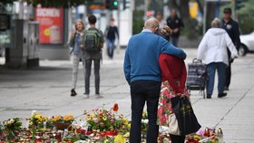 V německém Chemnitzu lidé znovu demonstrovali kvůli vraždě tamního občana. Zatykač na jednoho z útočníků unikl na veřejnost (30. 8. 2018).