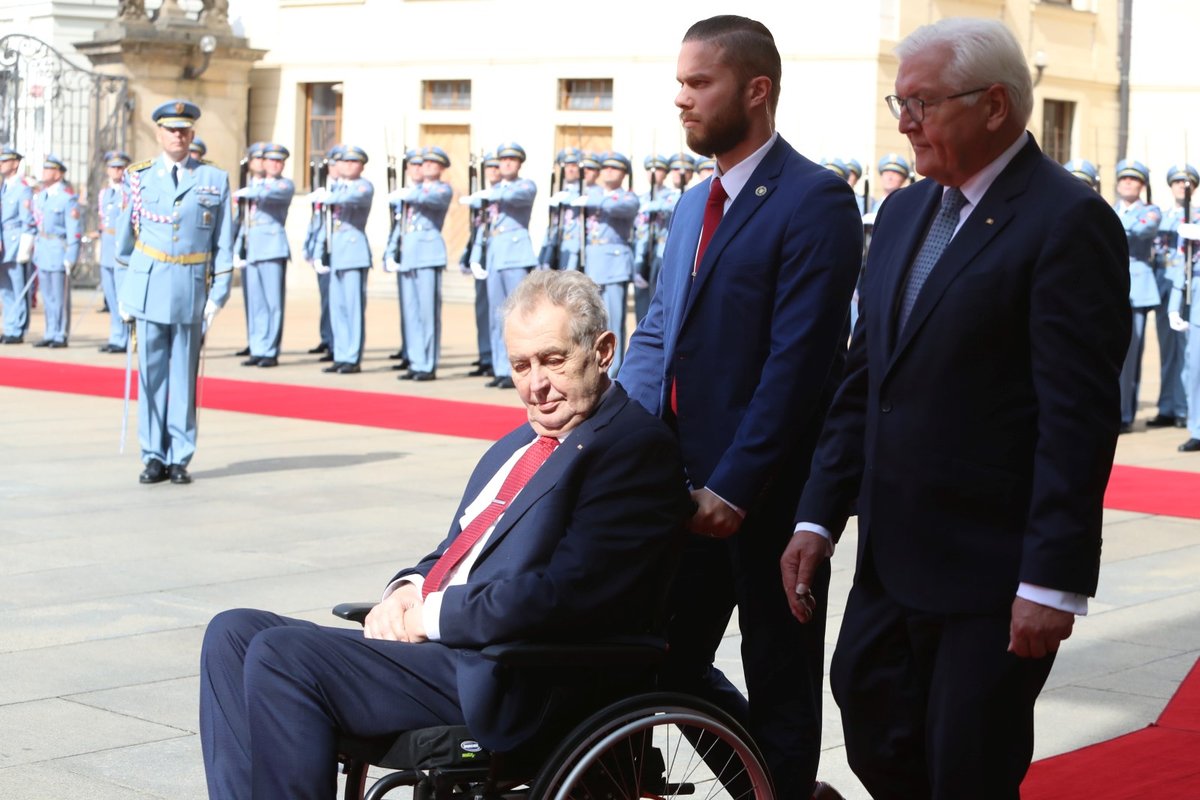 Prezident Miloš Zeman přivítal na Hradě s vojenskými poctami německou hlavu státu Franka-Waltera Steinmeiera.