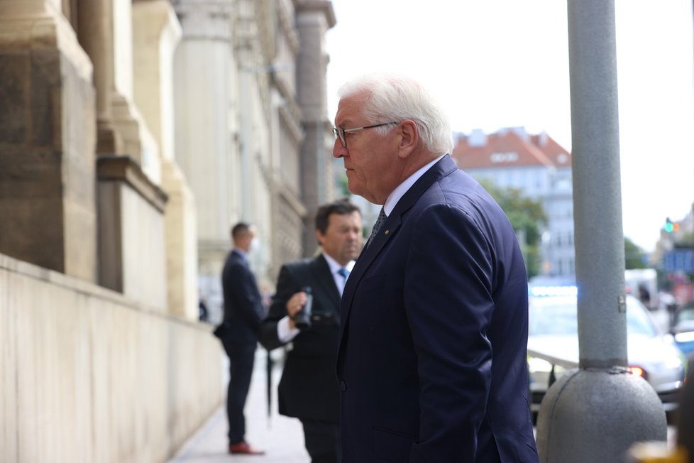 Německý prezident Frank-Walter Steinmeier 26. srpna 2021 u krypty pravoslavného kostela v Resslově ulici v Praze uctil památku československých výsadkářů, kteří padli v boji s nacisty po atentátu na zastupujícího říšského protektora Reinharda Heydricha.