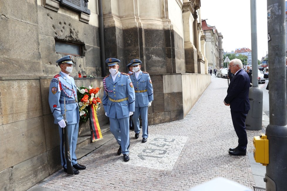 Německý prezident Frank-Walter Steinmeier 26. srpna 2021 u krypty pravoslavného kostela v Resslově ulici v Praze uctil památku československých výsadkářů, kteří padli v boji s nacisty po atentátu na zastupujícího říšského protektora Reinharda Heydricha.