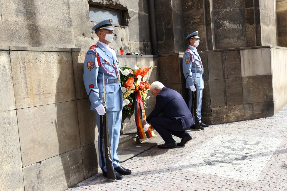 Německý prezident Frank-Walter Steinmeier 26. srpna 2021 u krypty pravoslavného kostela v Resslově ulici v Praze uctil památku československých výsadkářů, kteří padli v boji s nacisty po atentátu na zastupujícího říšského protektora Reinharda Heydricha.