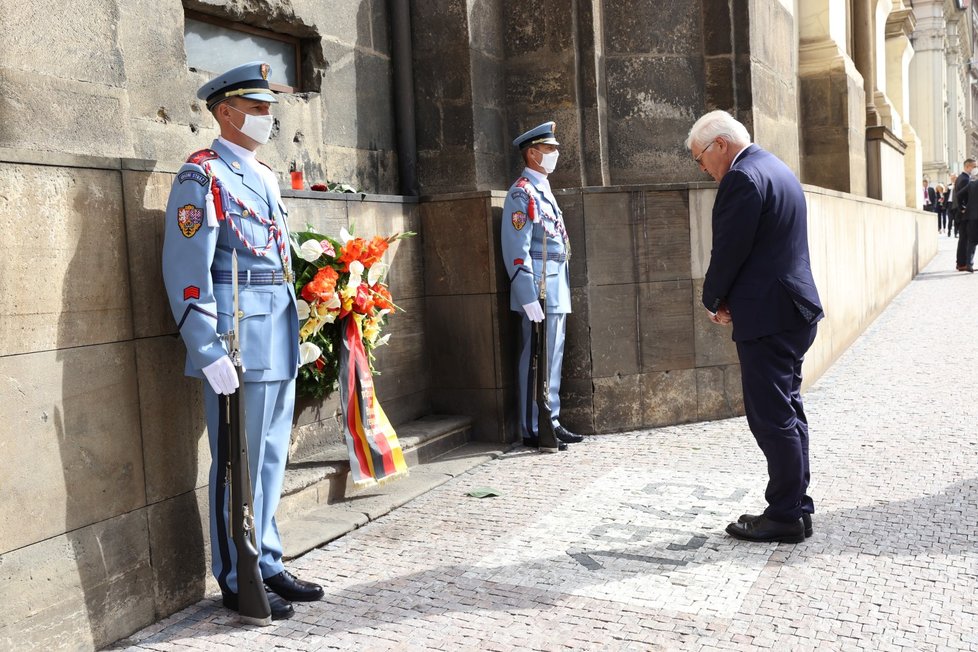 Německý prezident Frank-Walter Steinmeier 26. srpna 2021 u krypty pravoslavného kostela v Resslově ulici v Praze uctil památku československých výsadkářů, kteří padli v boji s nacisty po atentátu na zastupujícího říšského protektora Reinharda Heydricha.