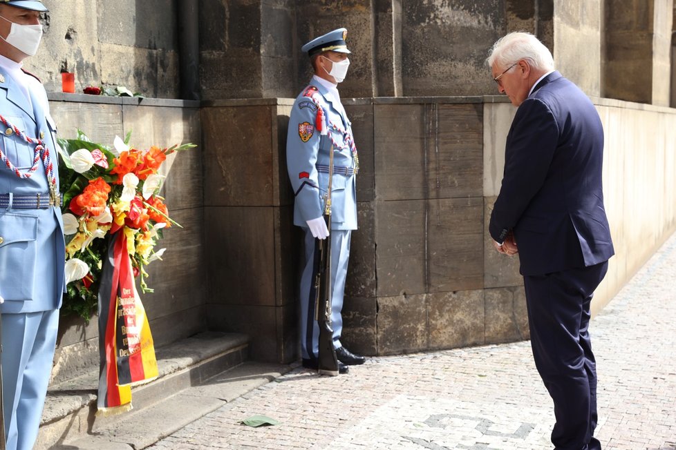 Německý prezident Frank-Walter Steinmeier 26. srpna 2021 u krypty pravoslavného kostela v Resslově ulici v Praze uctil památku československých výsadkářů, kteří padli v boji s nacisty po atentátu na zastupujícího říšského protektora Reinharda Heydricha.