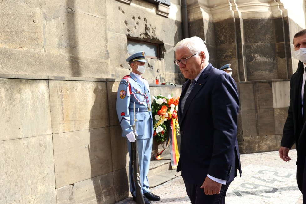 Německý prezident Frank-Walter Steinmeier 26. srpna 2021 u krypty pravoslavného kostela v Resslově ulici v Praze uctil památku československých výsadkářů, kteří padli v boji s nacisty po atentátu na zastupujícího říšského protektora Reinharda Heydricha.