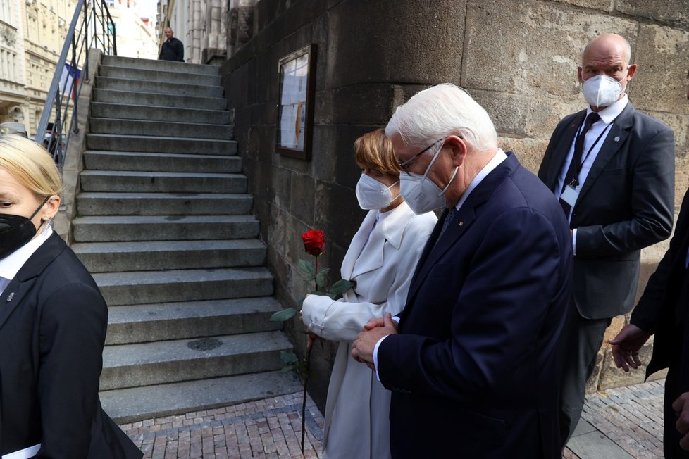 Německý prezident Frank-Walter Steinmeier 26. srpna 2021 u krypty pravoslavného kostela v Resslově ulici v Praze uctil památku československých výsadkářů, kteří padli v boji s nacisty po atentátu na zastupujícího říšského protektora Reinharda Heydricha.  