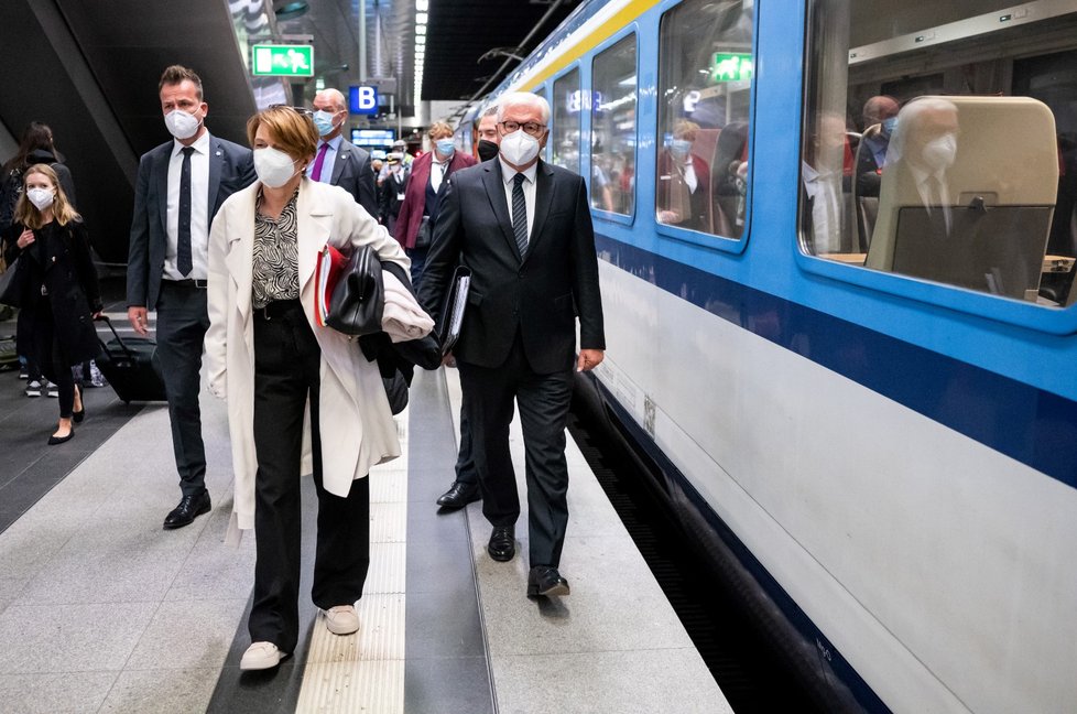 Německý prezident Frank-Walter Steinmeier vyrazil do Česka vlakem.