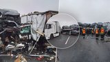 Nehoda tří kamionů uzavřela dálnici D8 na Německo: Dlouhé kolony a déšť