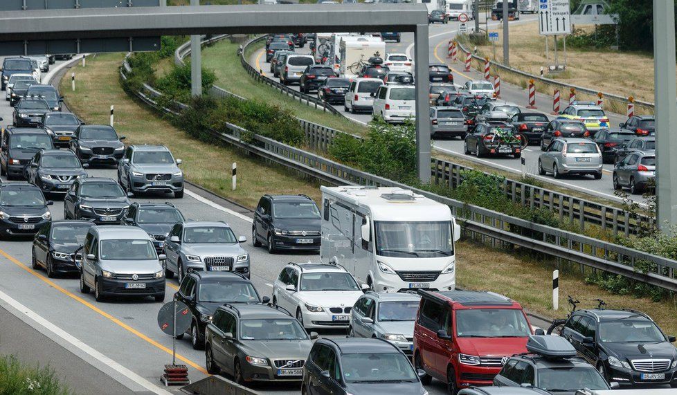 Téměř celé Německo má prázdniny a vyráží na dovolenou. Na dálnicích to podle toho vypadá (13. 7. 2019)