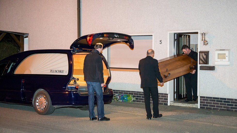 V domě v bavorském městě Wallenfels nedaleko českých hranic našla policie sedm mrtvých dětí.
