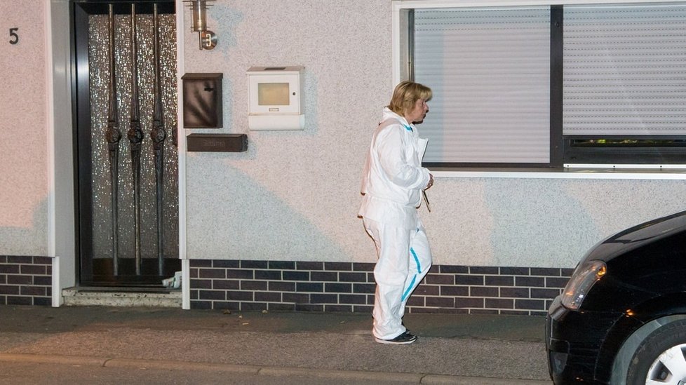 V domě v bavorském městě Wallenfels nedaleko českých hranic našla policie osm mrtvých dětí.