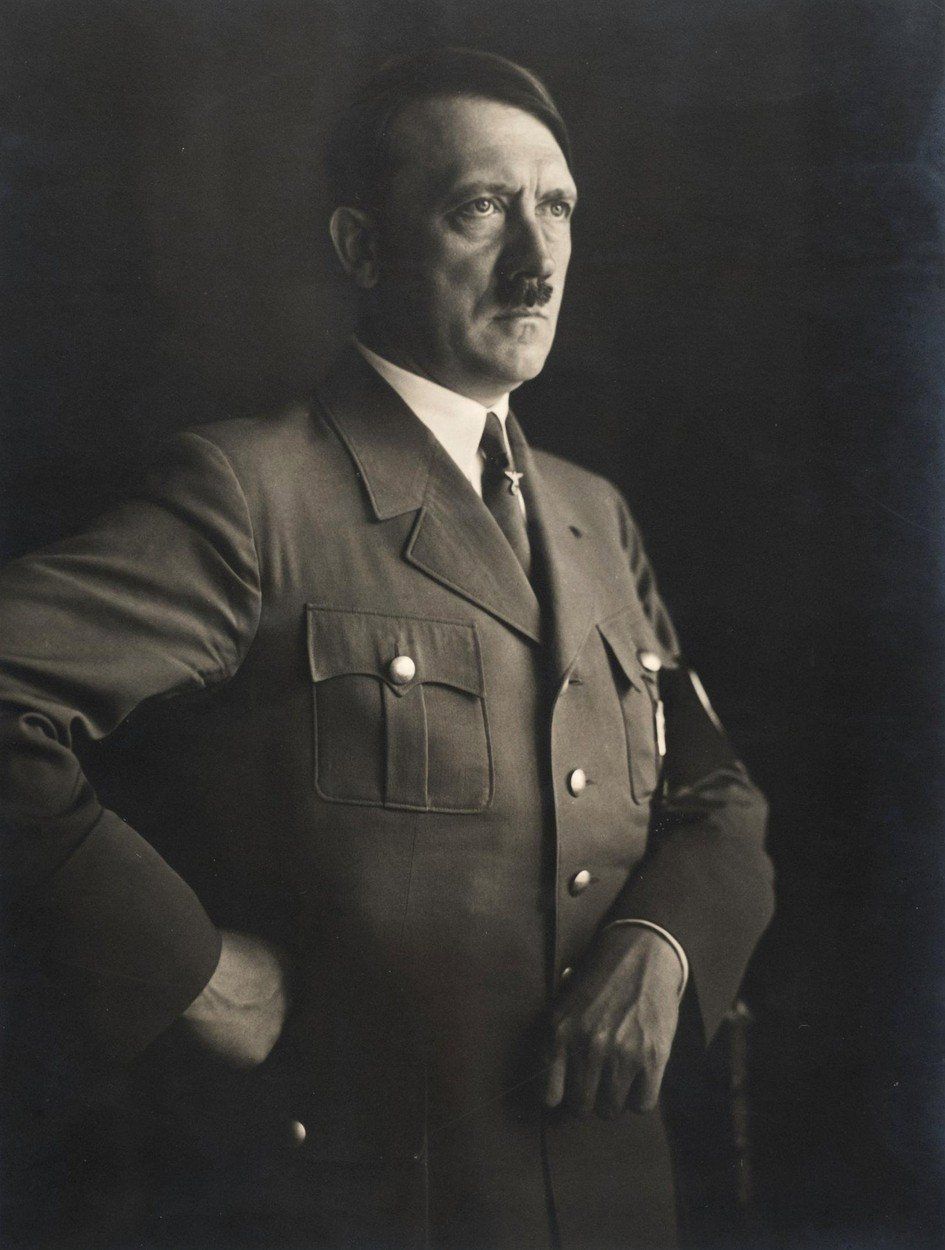 Adolf Hitler před válkou namaloval řadu obrazů. Jsou však umělecky bezcenné.