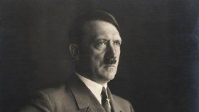 Hitler by oslavil 130 let. Jak si nacistický vůdce získal přízeň německých davů?