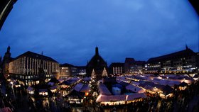 Policie v Düsseldorfu uzavřela vánoční trhy kvůli hrozbě útoku (5.12.2022).