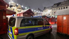 Policie v Düsseldorfu uzavřela vánoční trhy kvůli hrozbě útoku (5.12.2022).