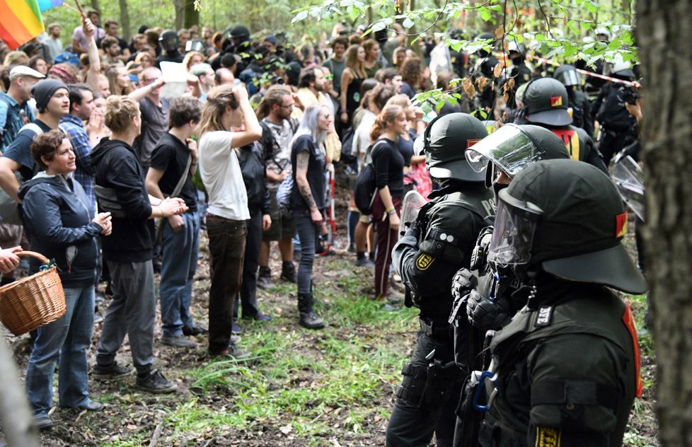 Aktivisté protestují poblíž Keprenu již několik dní.