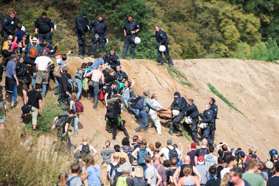 Aktivisté protestují poblíž Keprenu již několik dní.